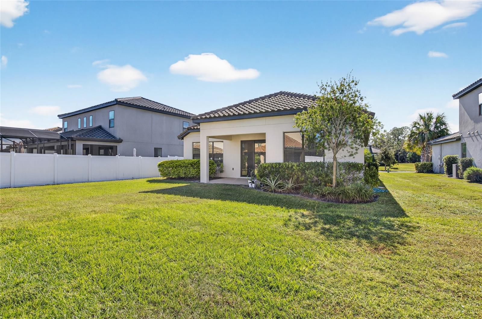 Image 32 of 39 For 1910 Goblet Cove Street