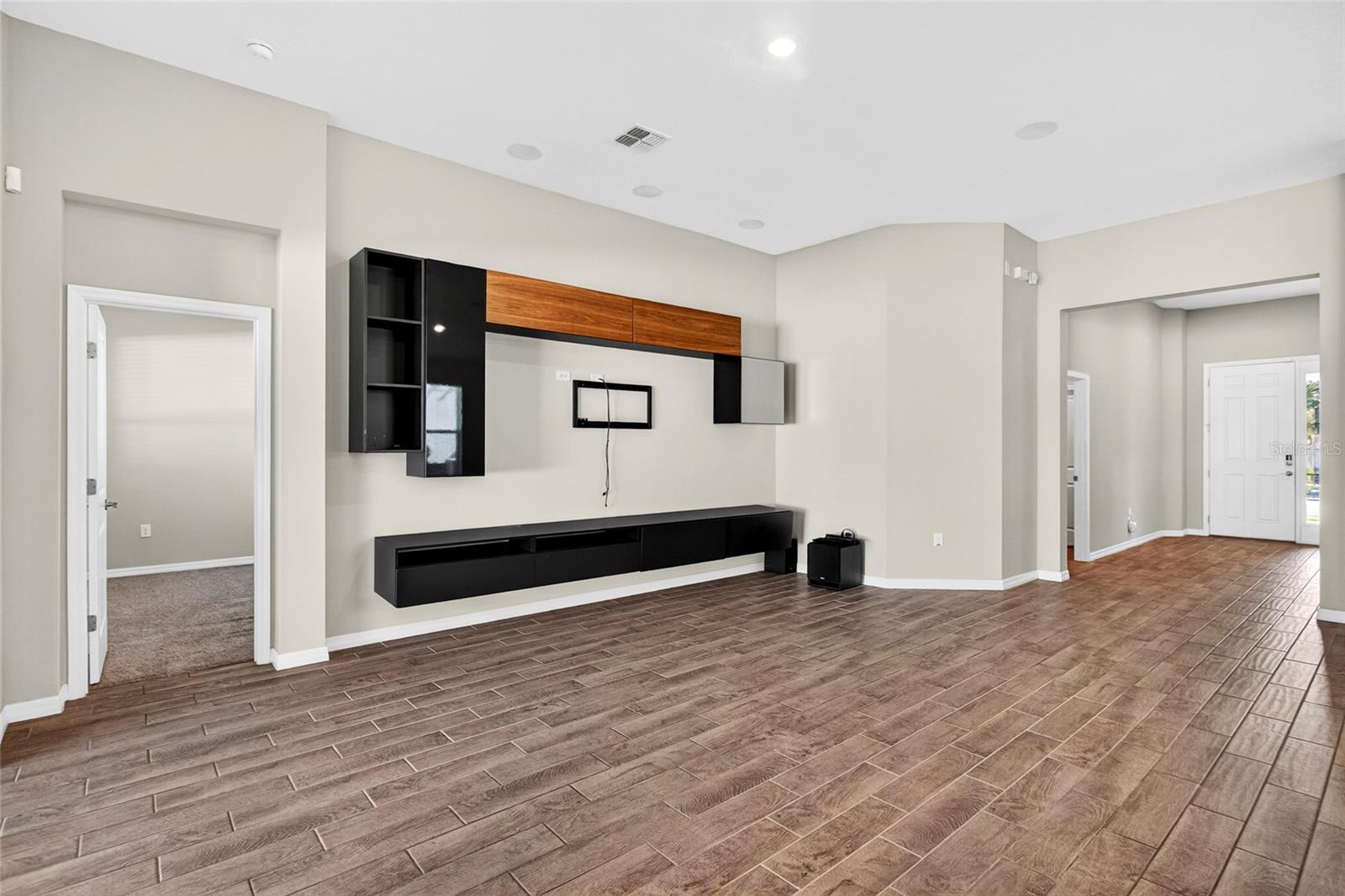 Image 5 of 39 For 1910 Goblet Cove Street