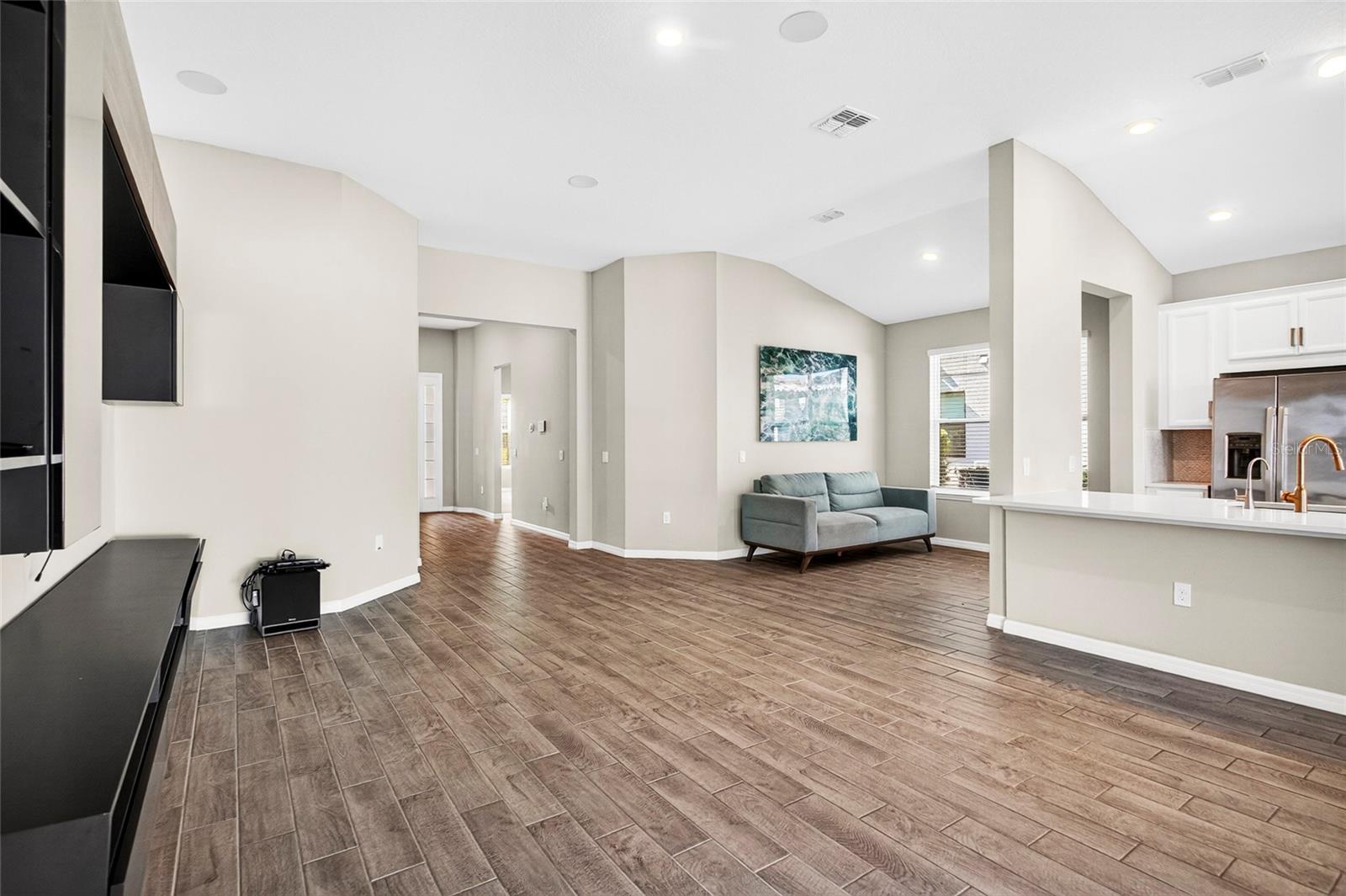 Image 6 of 39 For 1910 Goblet Cove Street