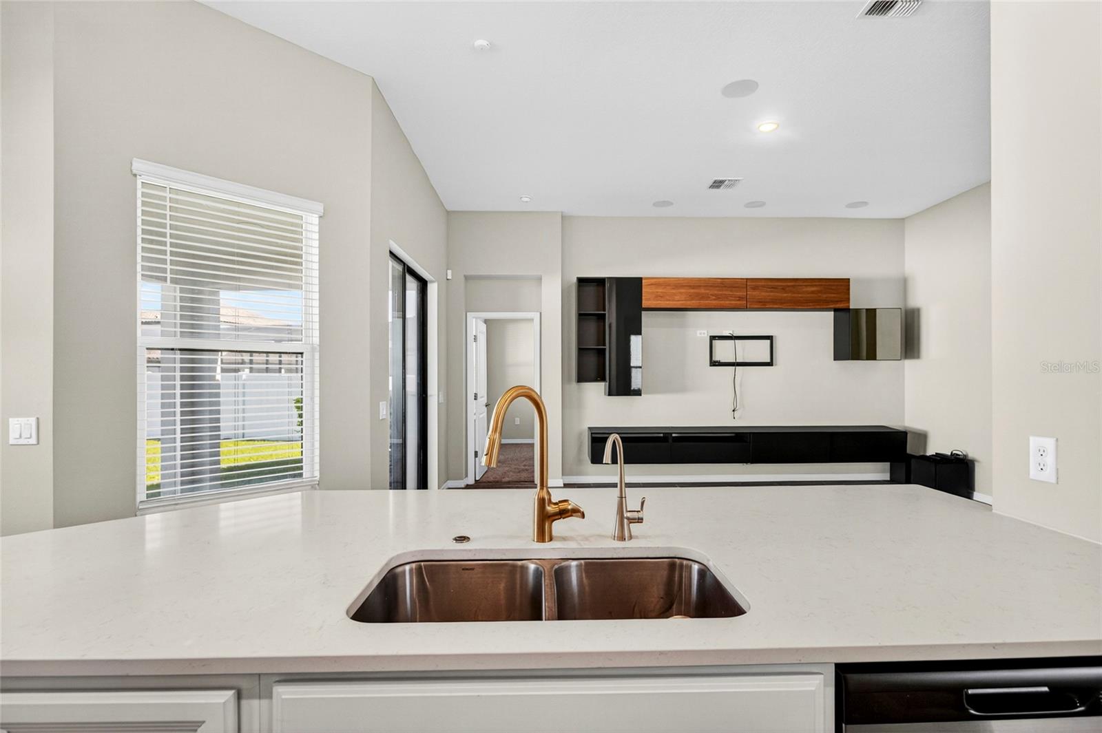 Image 9 of 39 For 1910 Goblet Cove Street