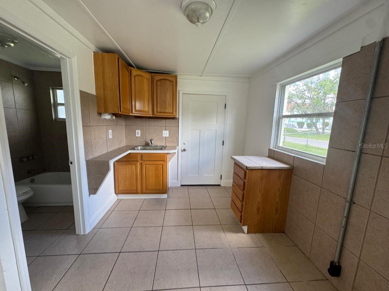 Image 11 of 11 For 1107 Fort King Street