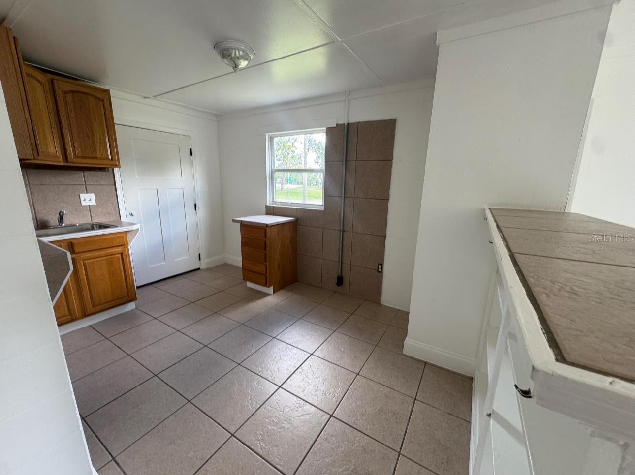 Image 4 of 11 For 1107 Fort King Street