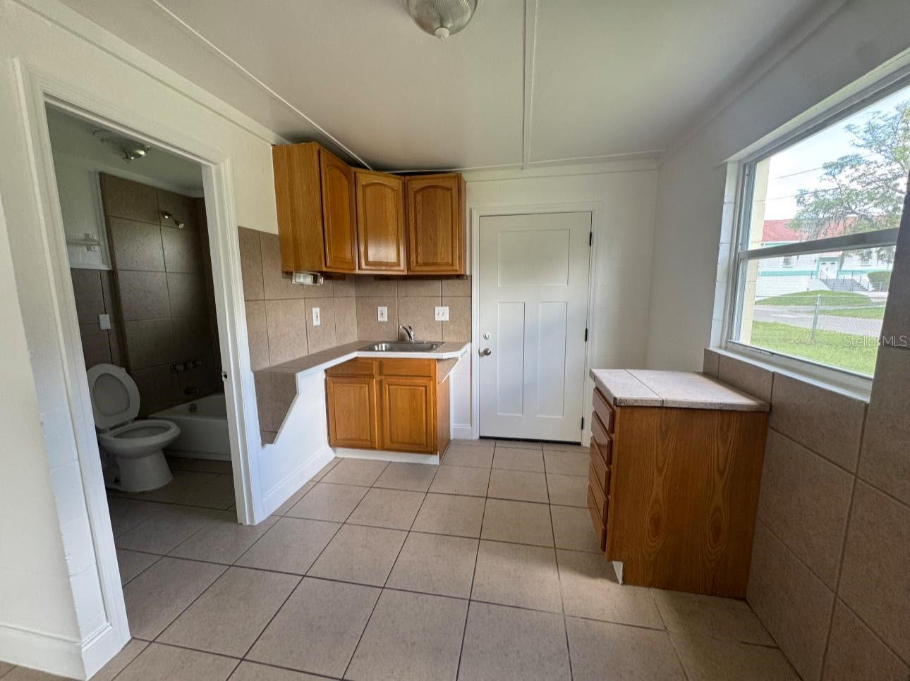 Image 5 of 11 For 1107 Fort King Street