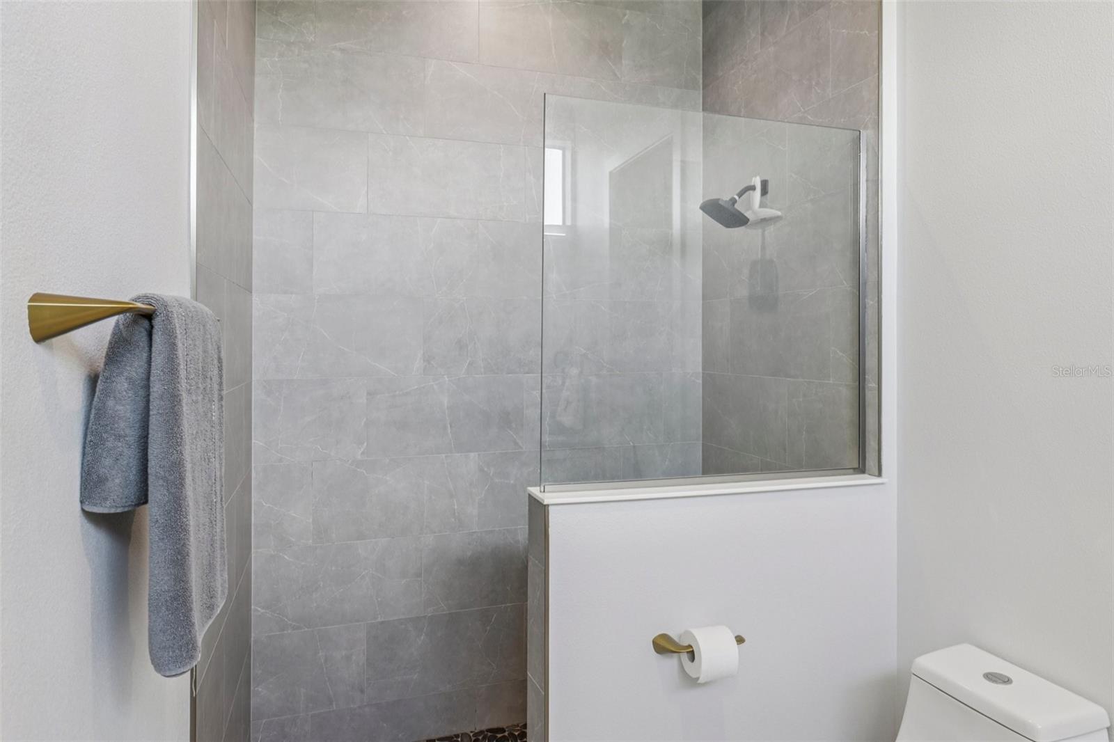 Image 23 of 49 For 3385 Lake Diane Road