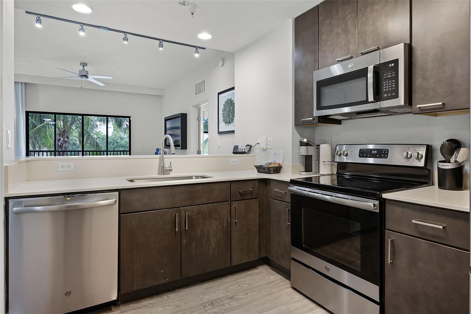 Image 11 of 49 For 14501 Grove Resort Avenue 3215