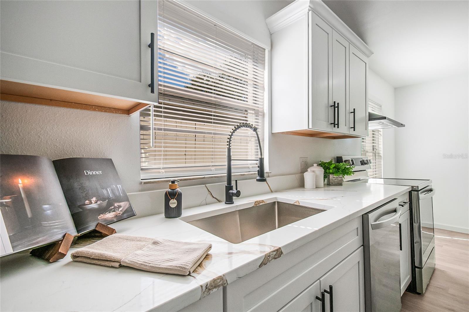 Image 11 of 42 For 10 Sandalwood Drive