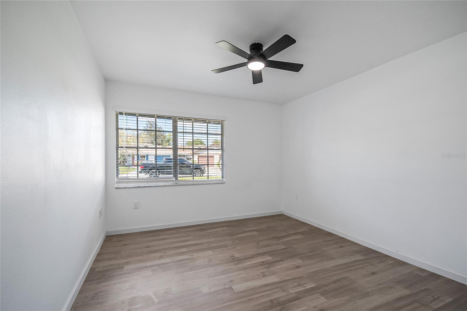 Image 21 of 42 For 10 Sandalwood Drive