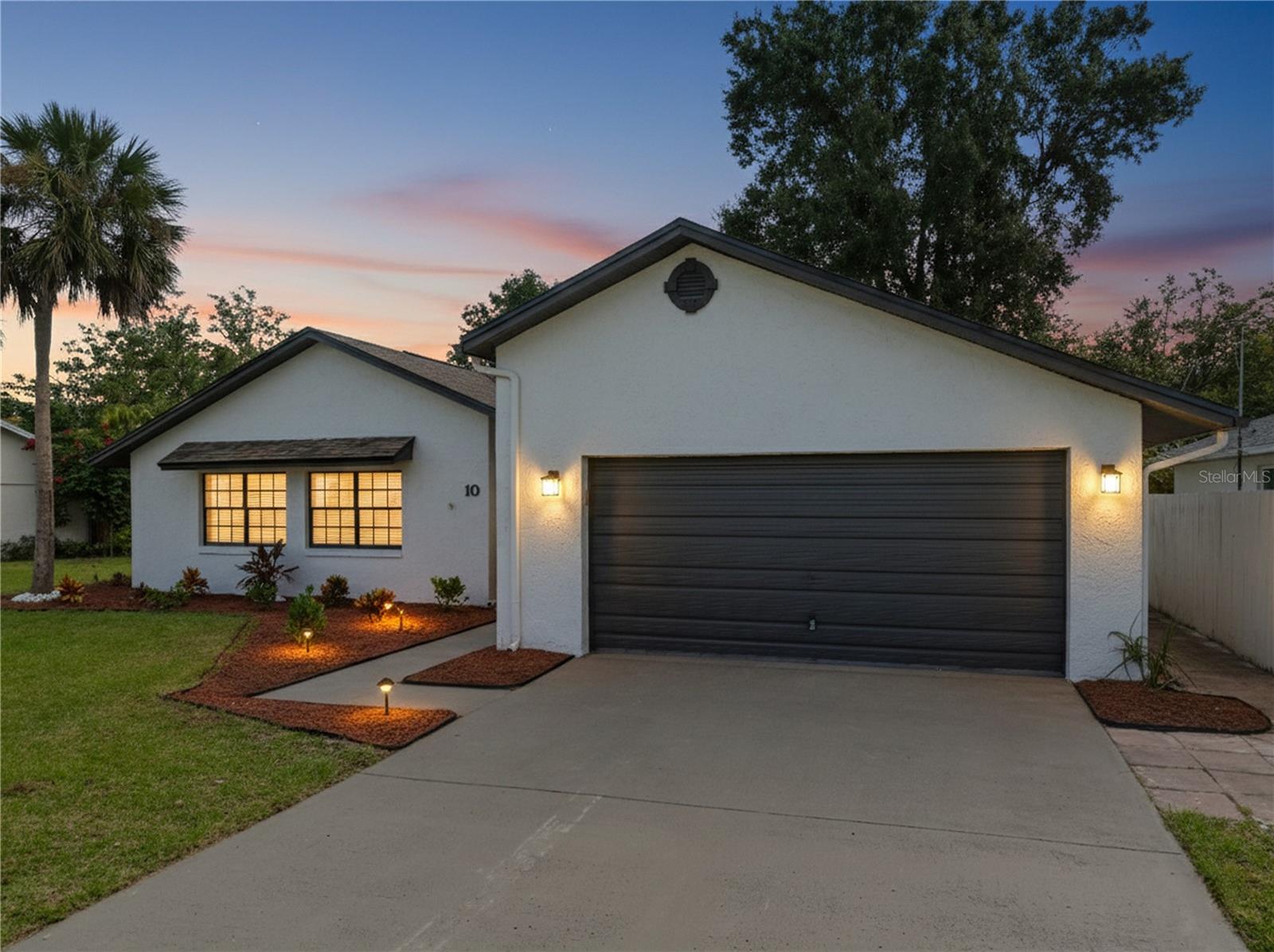 Image 3 of 42 For 10 Sandalwood Drive