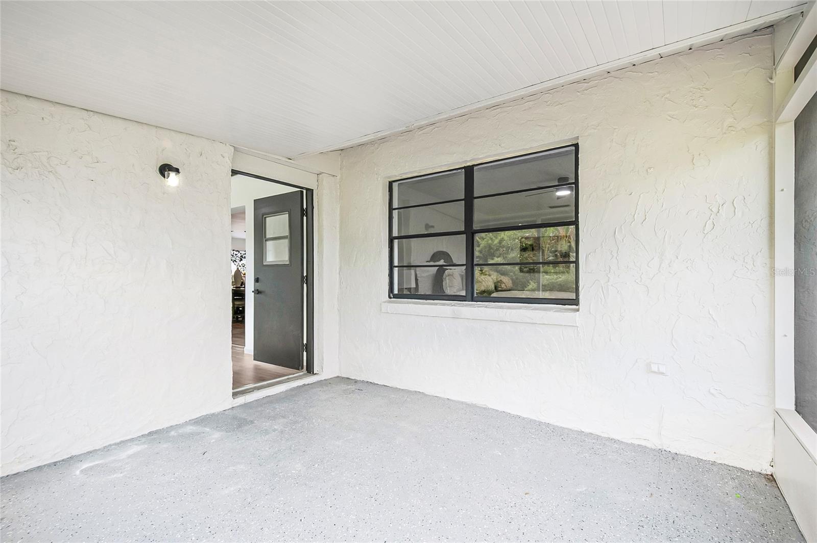 Image 32 of 42 For 10 Sandalwood Drive