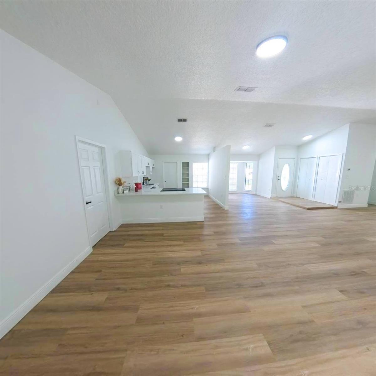 Image 16 of 46 For 4618 Miranda Circle