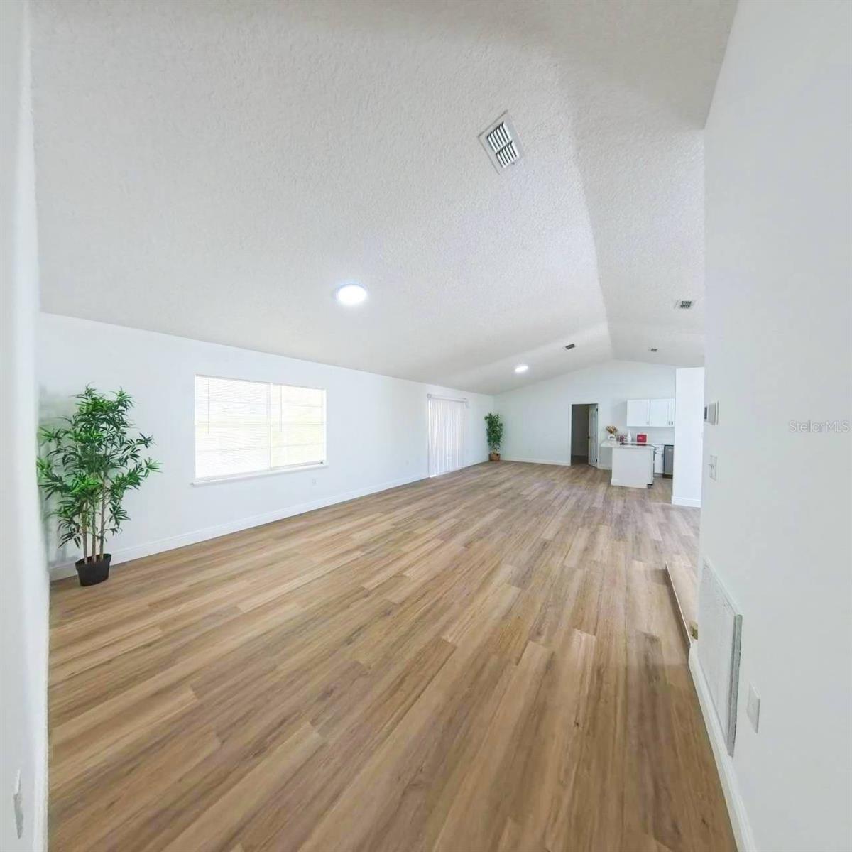 Image 18 of 46 For 4618 Miranda Circle