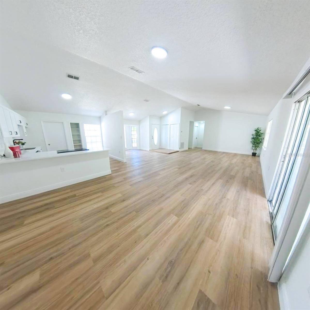 Image 19 of 46 For 4618 Miranda Circle