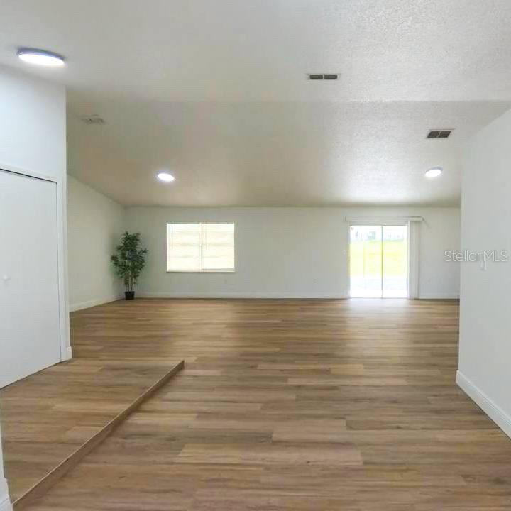 Image 7 of 46 For 4618 Miranda Circle