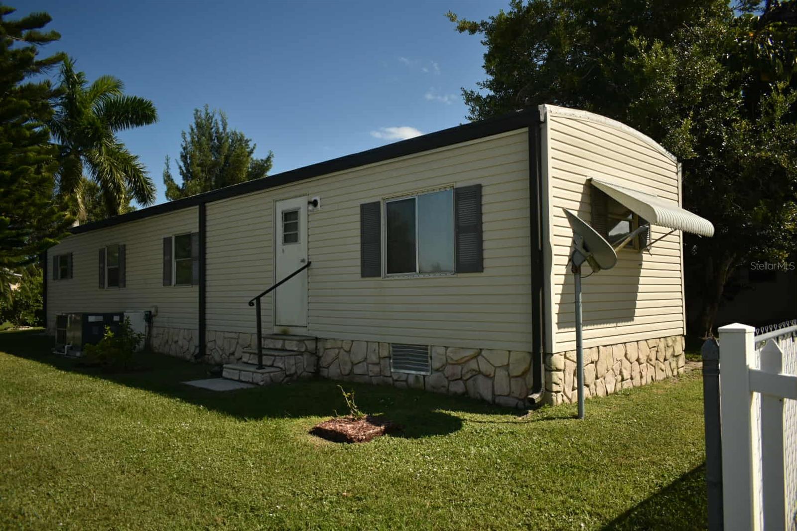 Image 2 of 8 For 1251 Waterway Drive