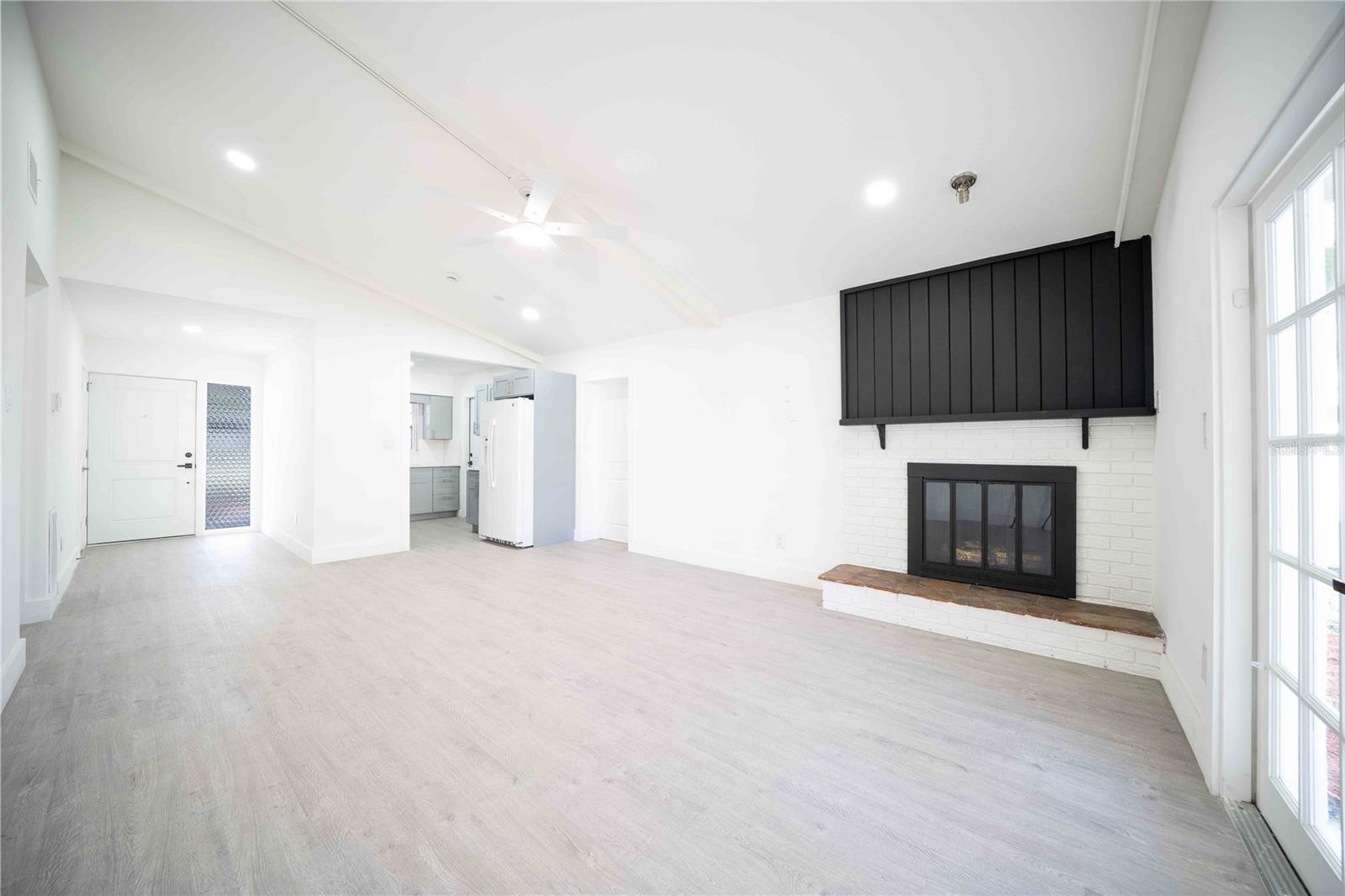 Image 10 of 37 For 851 76th Avenue N