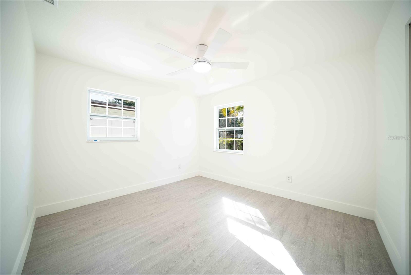 Image 12 of 37 For 851 76th Avenue N