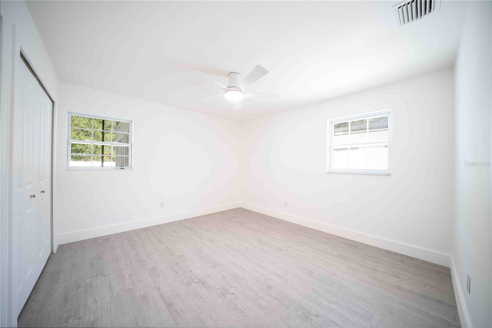 Image 15 of 37 For 851 76th Avenue N