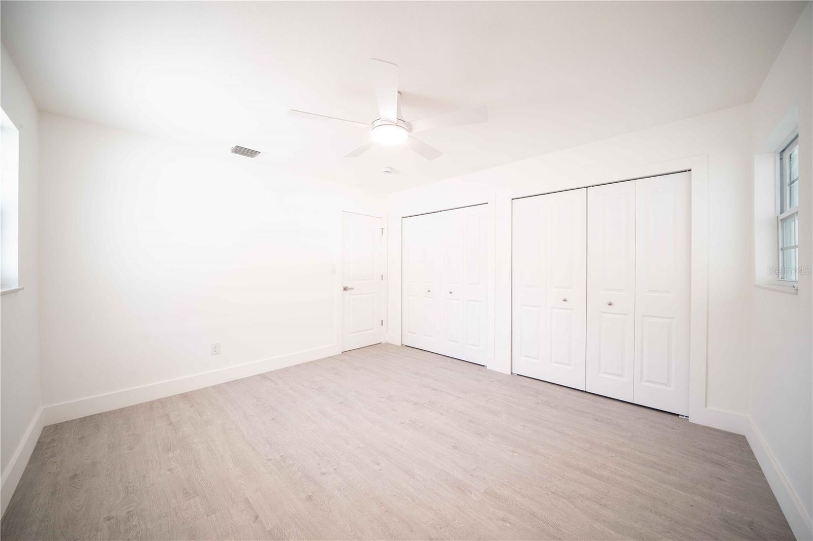 Image 17 of 37 For 851 76th Avenue N