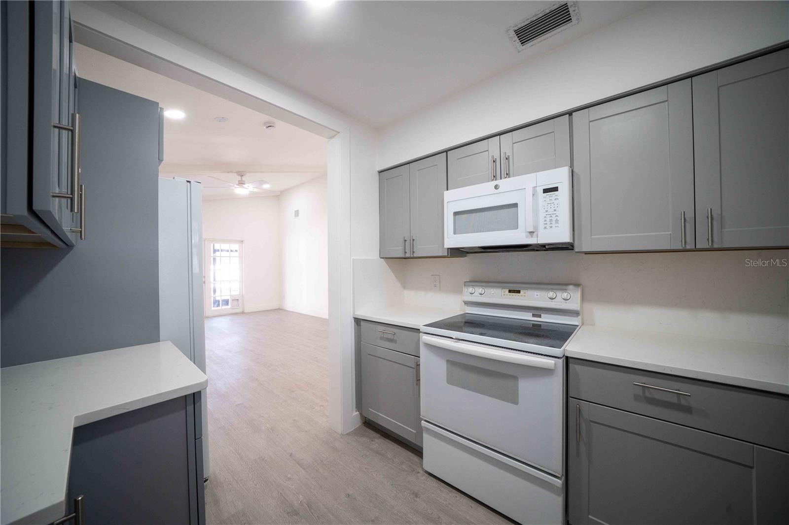 Image 18 of 37 For 851 76th Avenue N