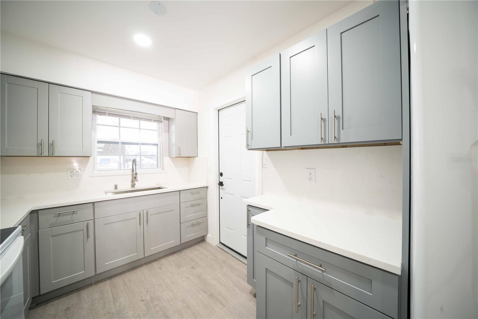 Image 19 of 37 For 851 76th Avenue N