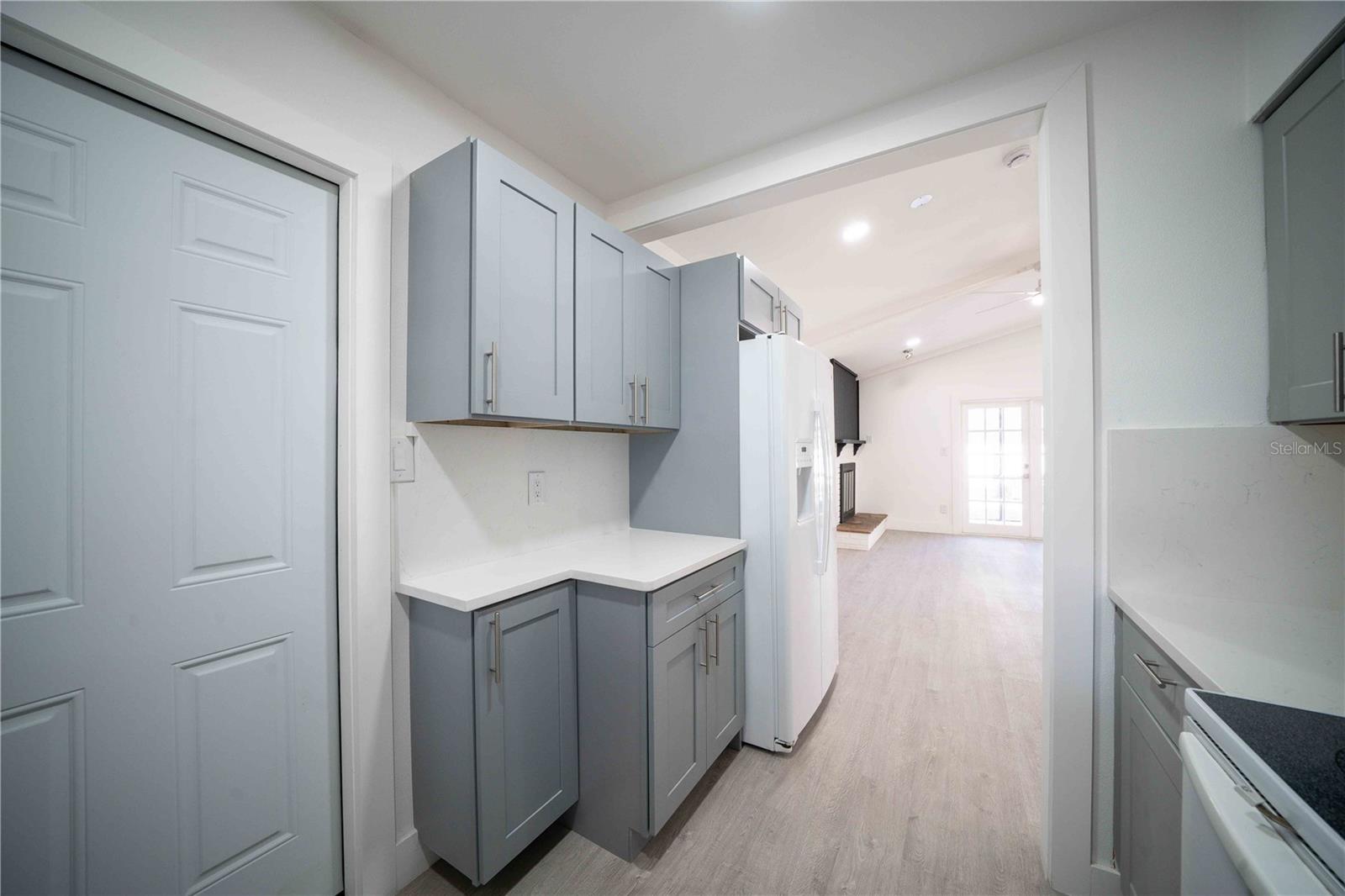 Image 21 of 37 For 851 76th Avenue N