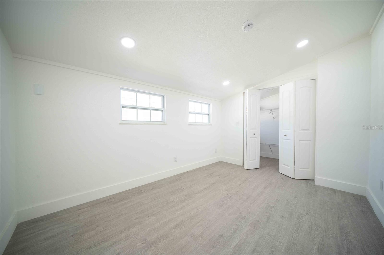 Image 22 of 37 For 851 76th Avenue N