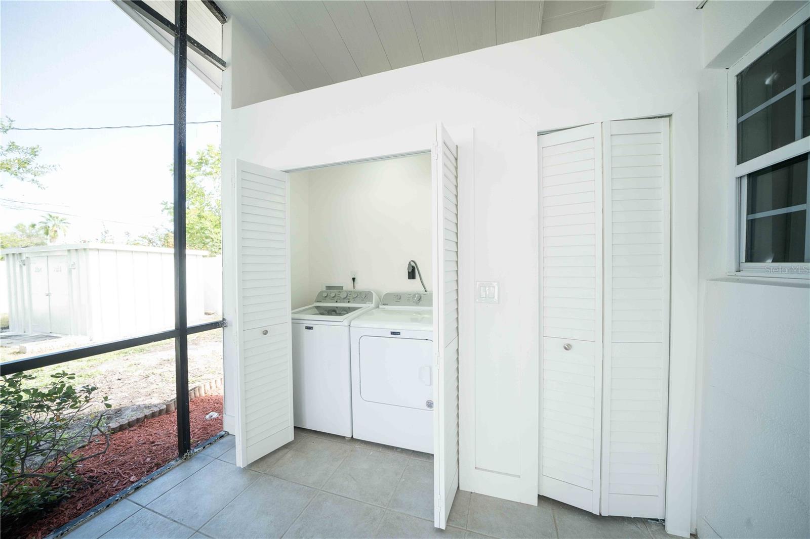 Image 25 of 37 For 851 76th Avenue N