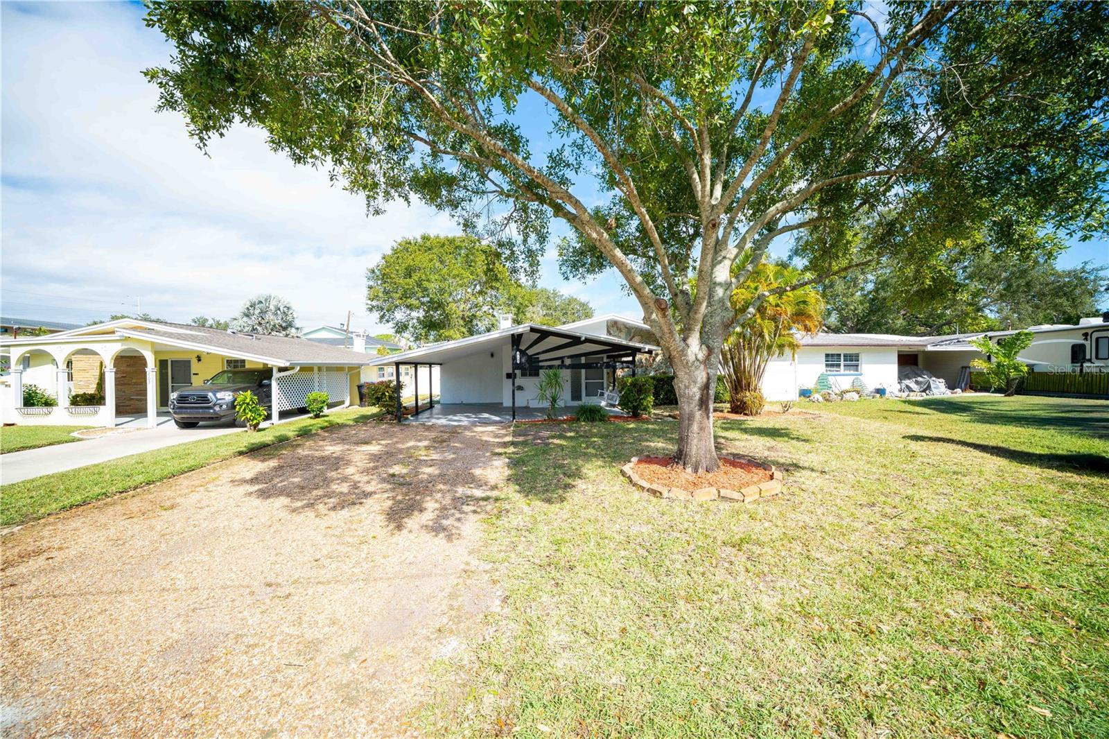 Image 3 of 37 For 851 76th Avenue N