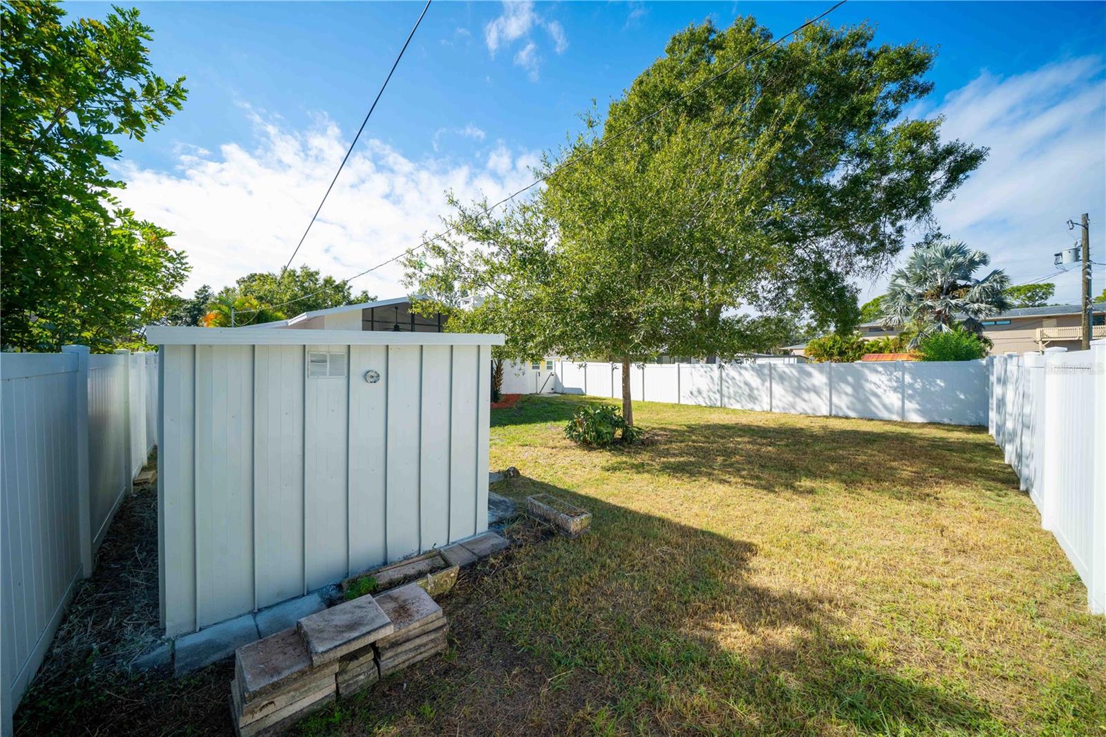 Image 30 of 37 For 851 76th Avenue N