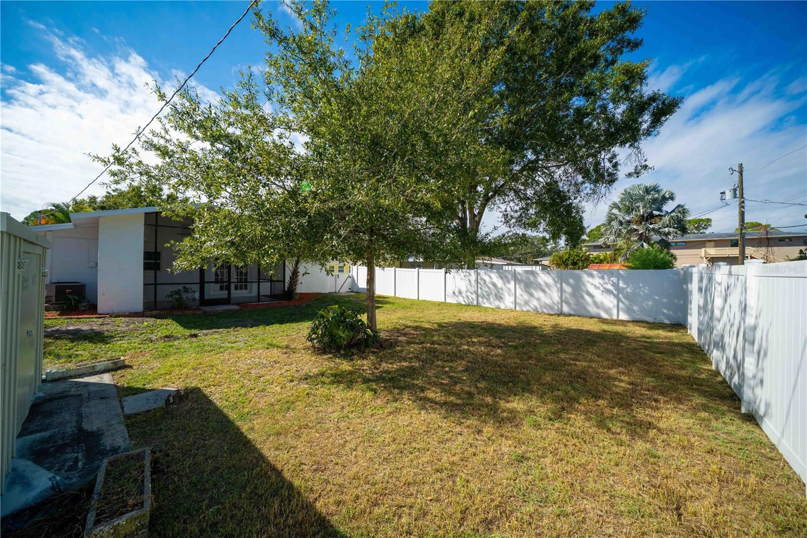 Image 31 of 37 For 851 76th Avenue N