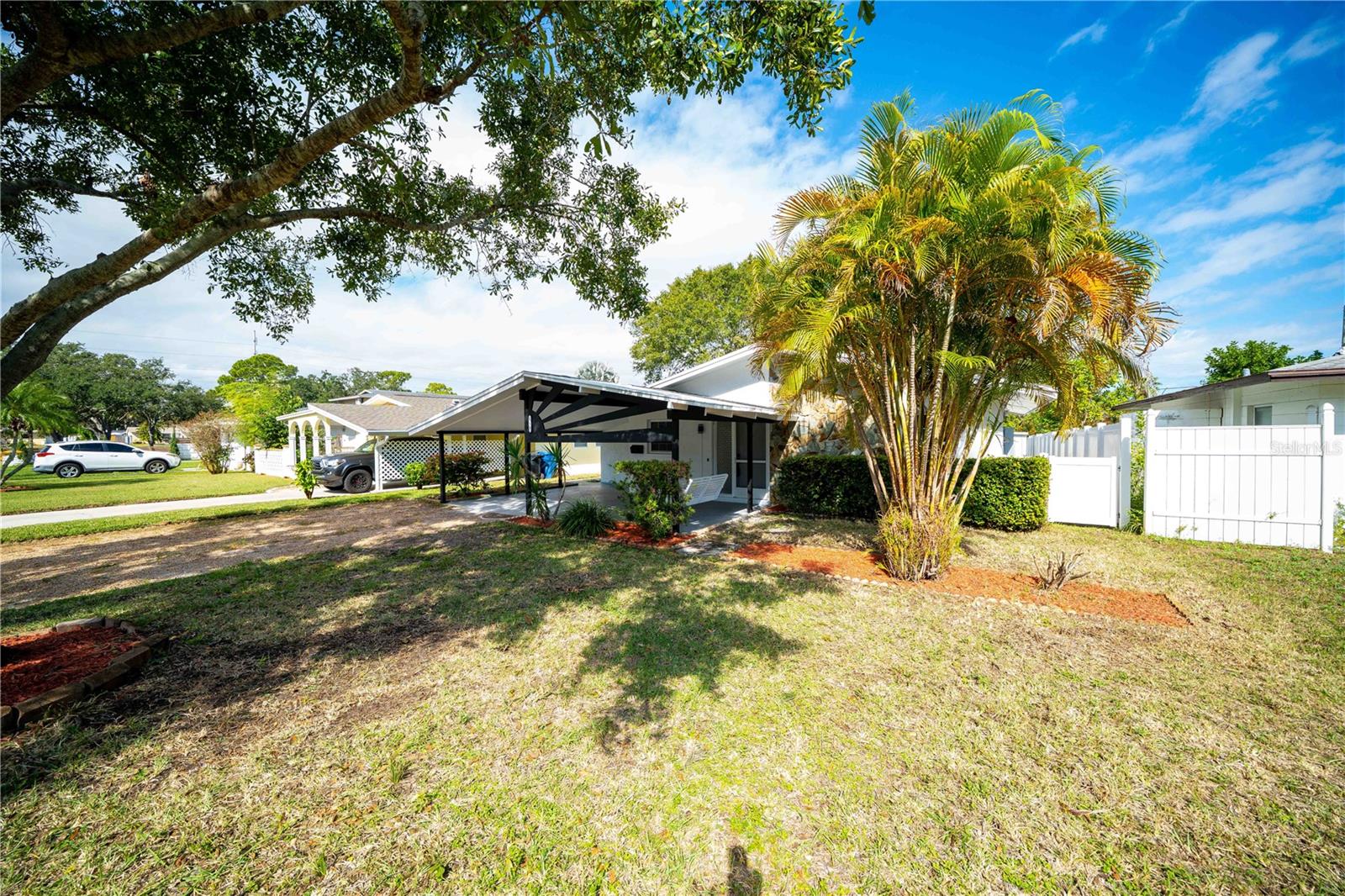 Image 4 of 37 For 851 76th Avenue N