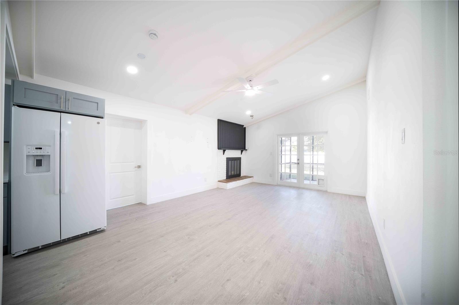 Image 7 of 37 For 851 76th Avenue N