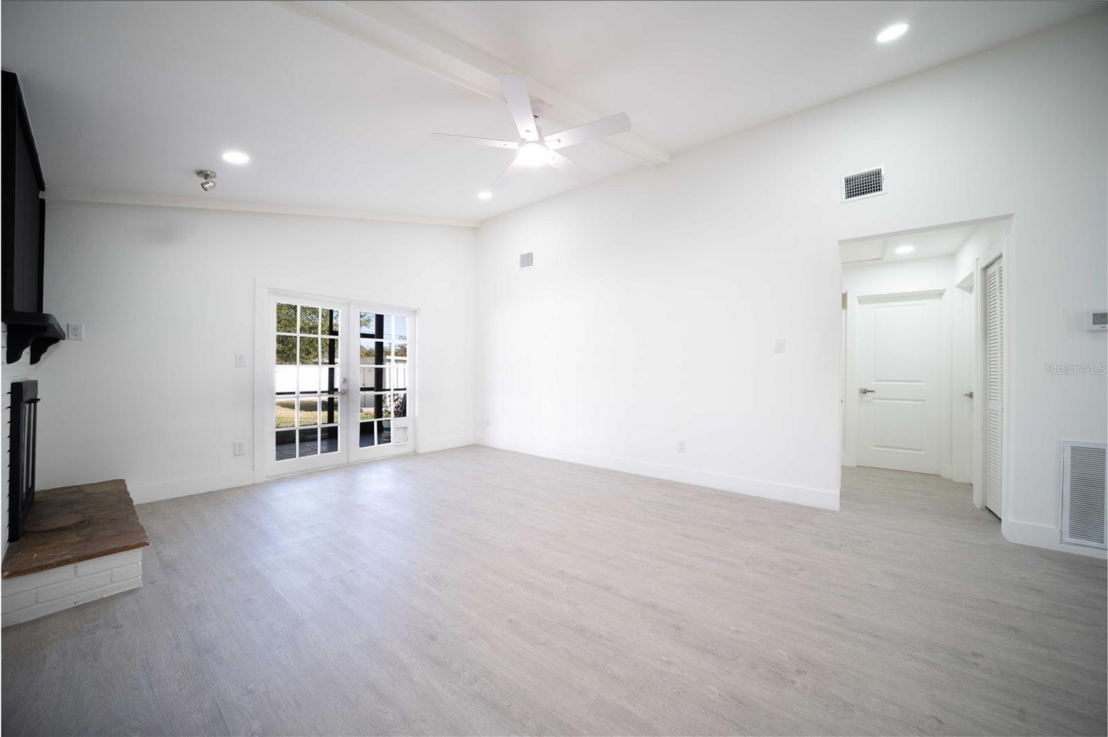 Image 8 of 37 For 851 76th Avenue N