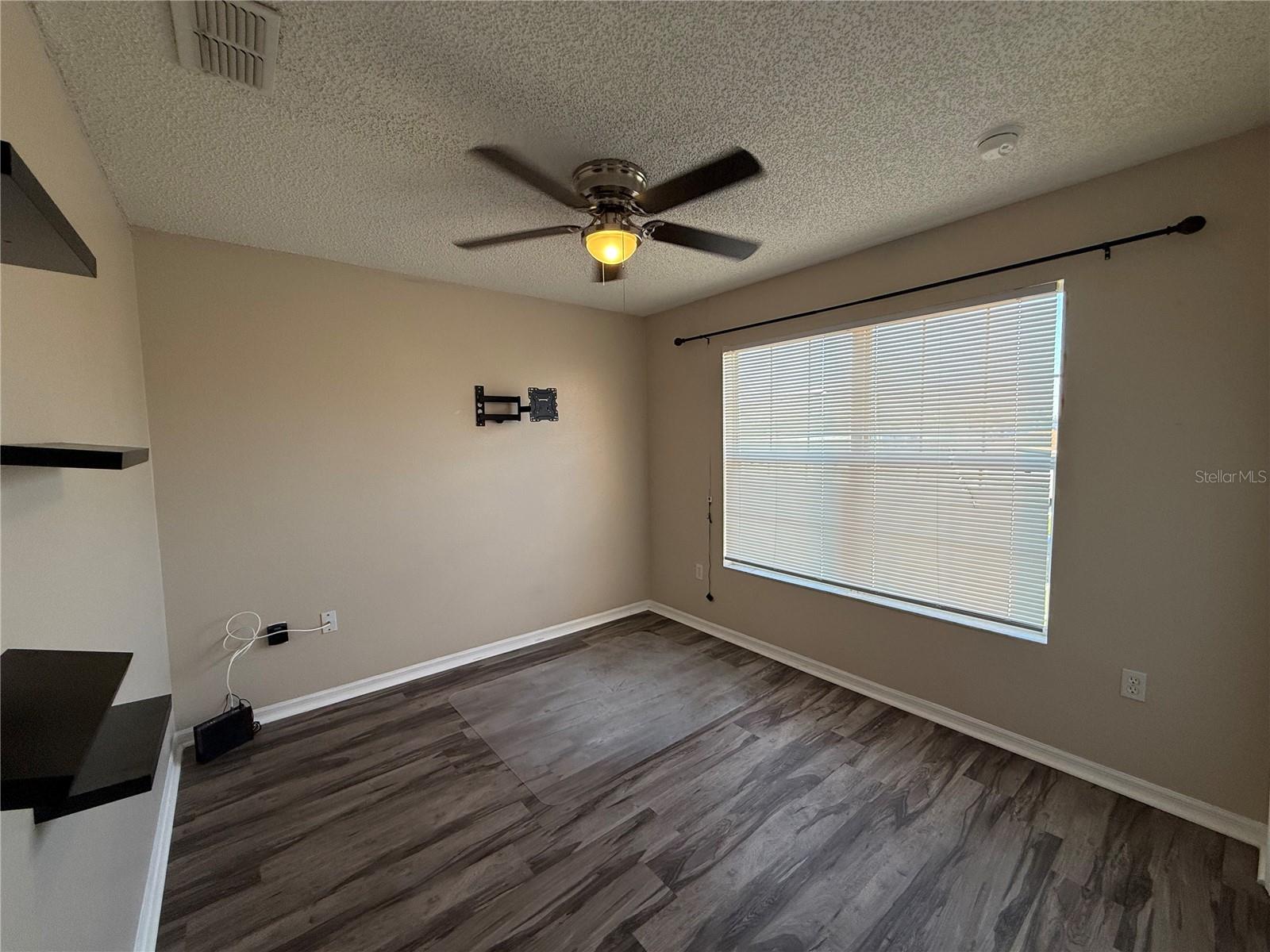 Image 17 of 23 For 716 Parrot Court