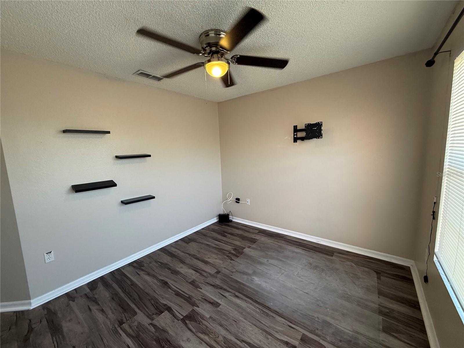 Image 18 of 23 For 716 Parrot Court