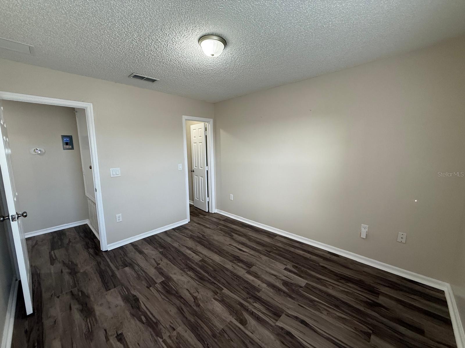 Image 21 of 23 For 716 Parrot Court