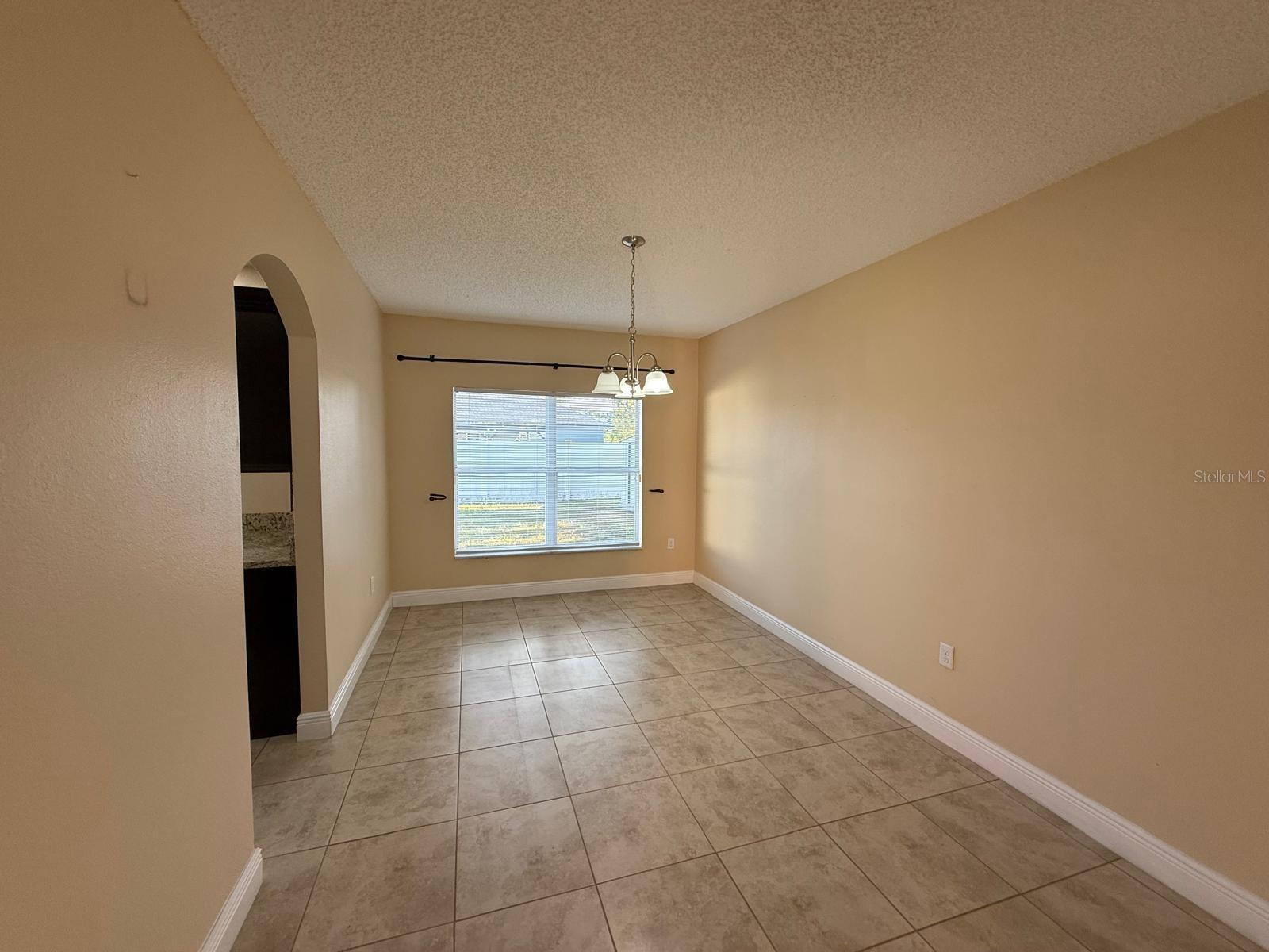 Image 6 of 23 For 716 Parrot Court