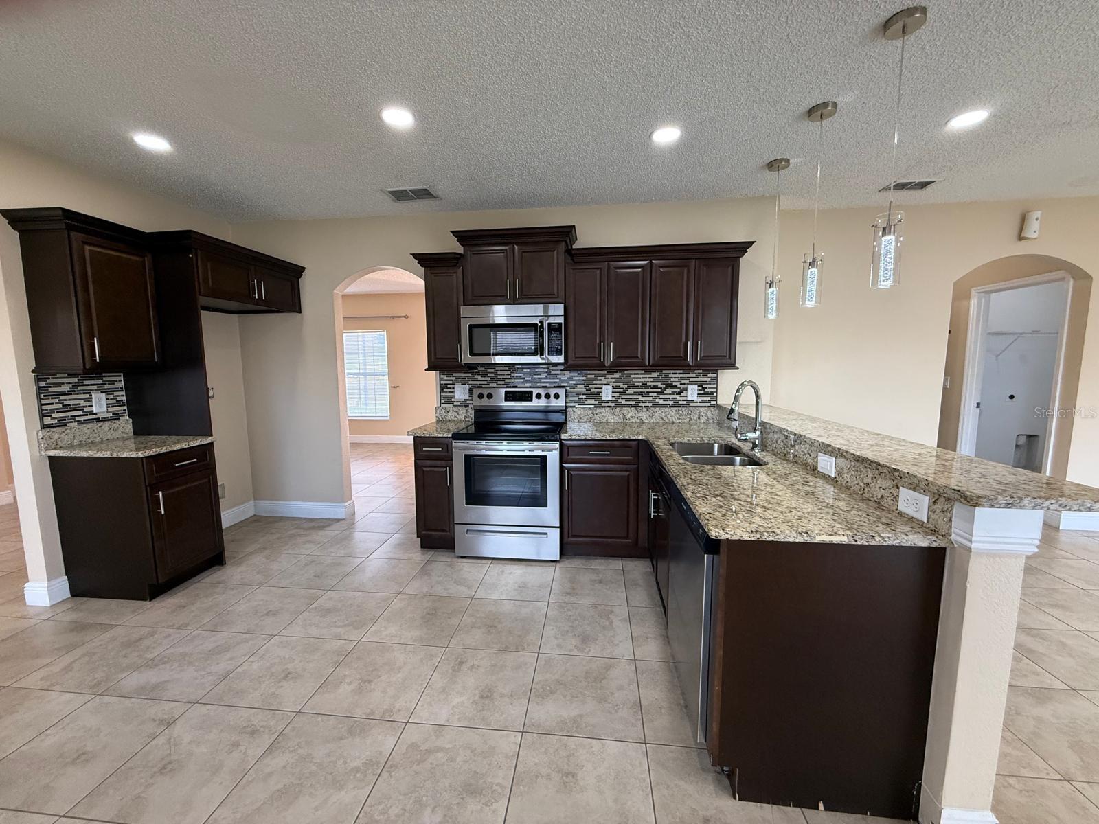 Image 7 of 23 For 716 Parrot Court