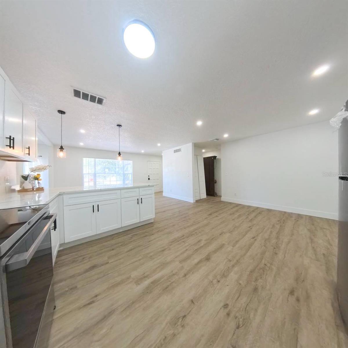 Image 16 of 64 For 905 Spring Creek Drive