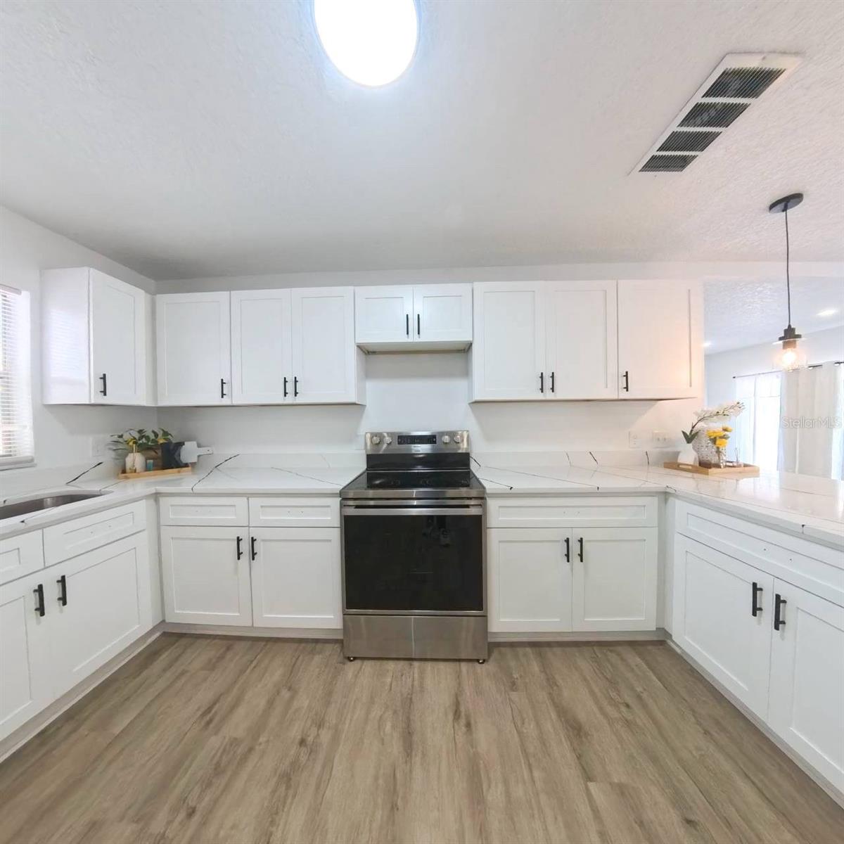 Image 18 of 64 For 905 Spring Creek Drive