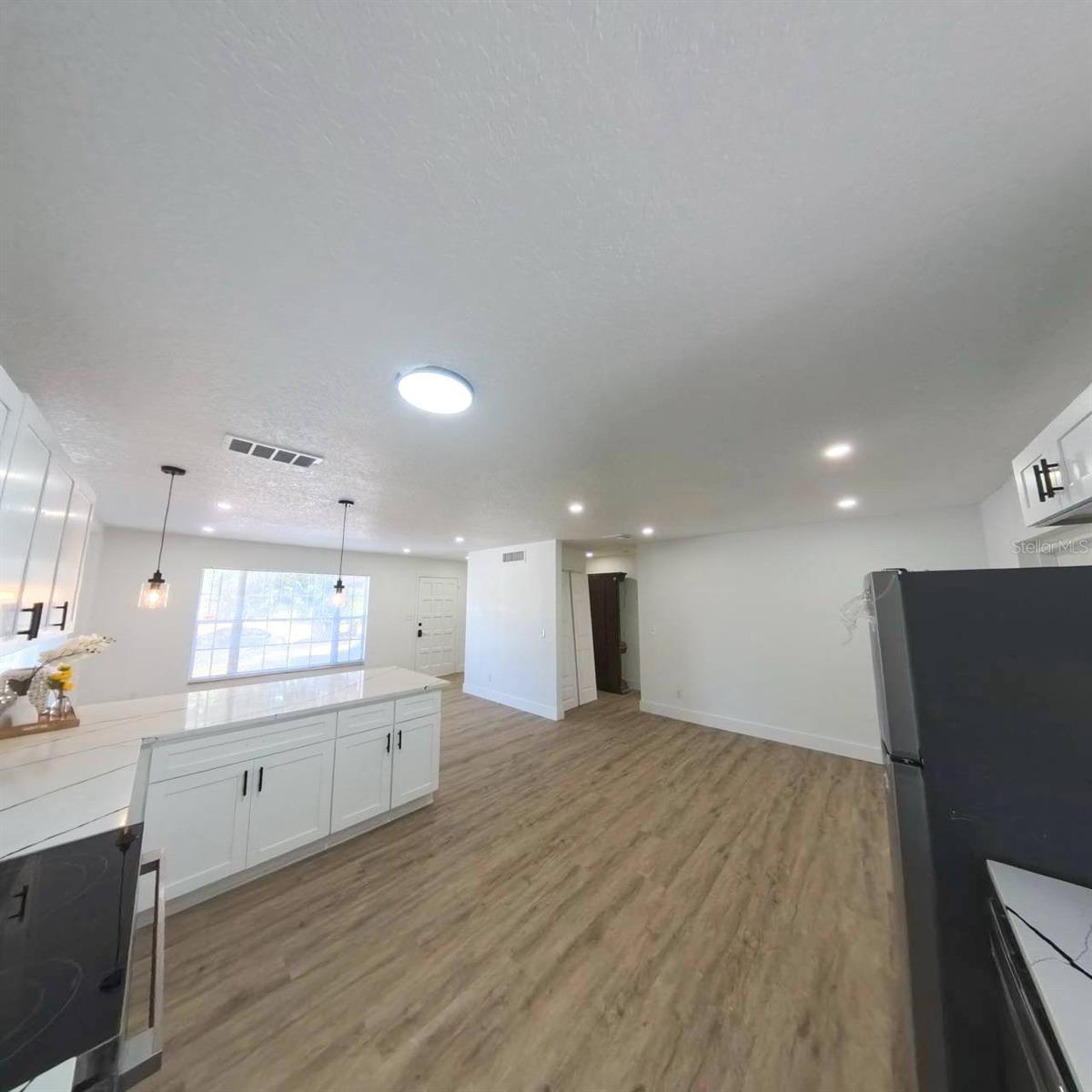 Image 19 of 64 For 905 Spring Creek Drive