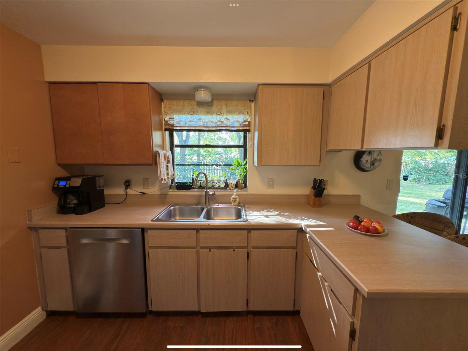 Image 12 of 40 For 1500 Camel Court