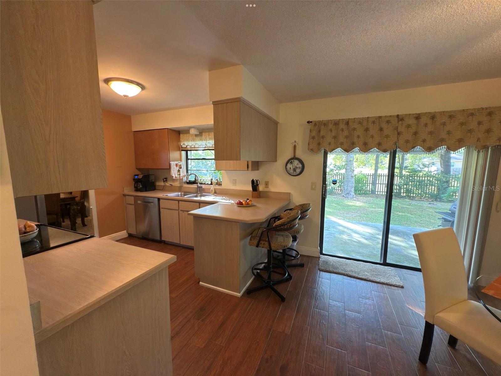 Image 13 of 40 For 1500 Camel Court