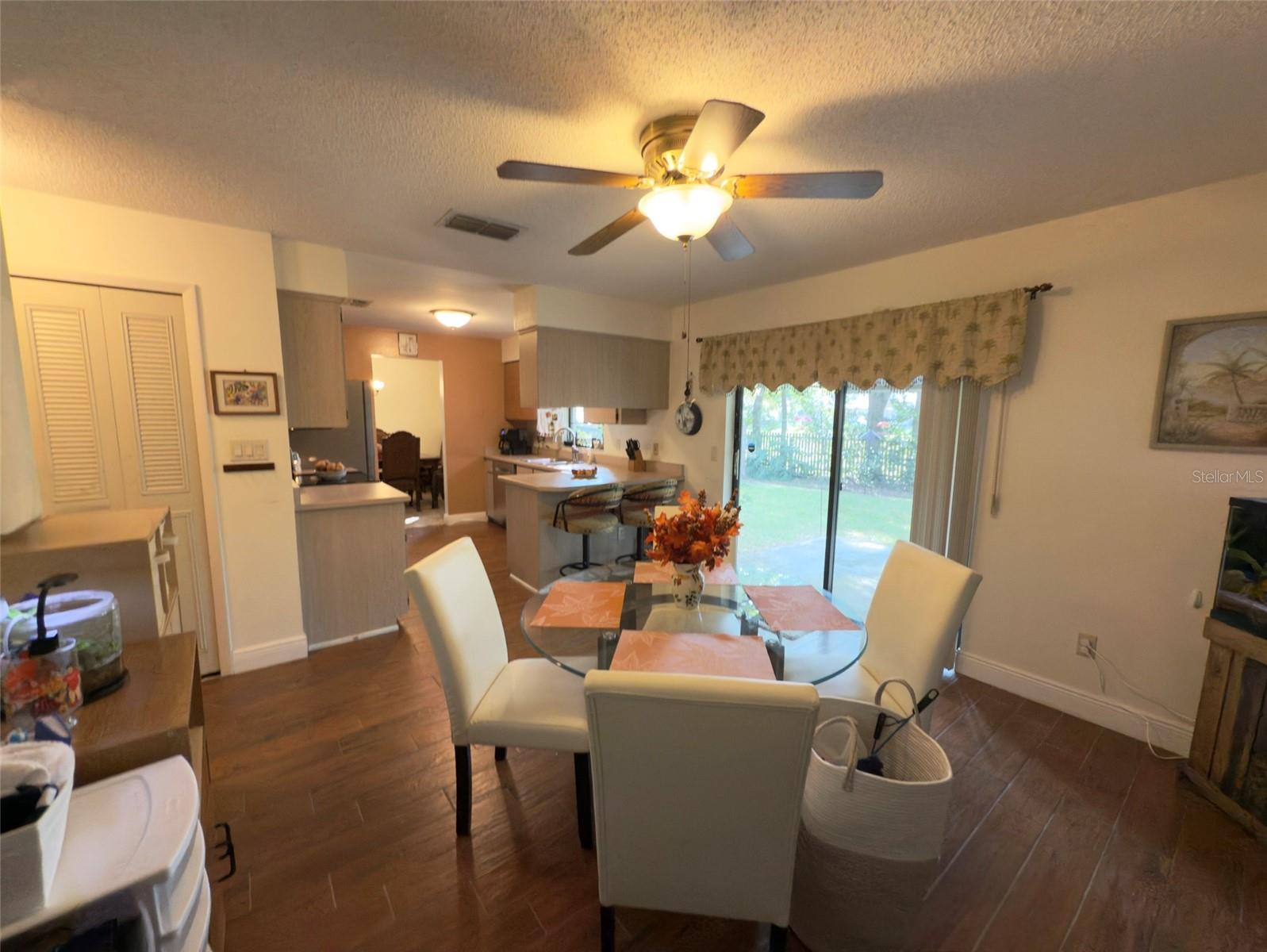 Image 14 of 40 For 1500 Camel Court