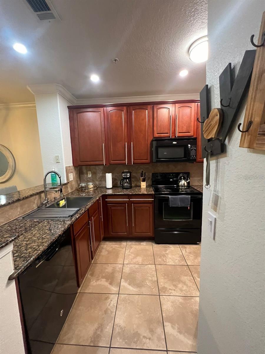 Image 13 of 18 For 904 Charo Parkway 524