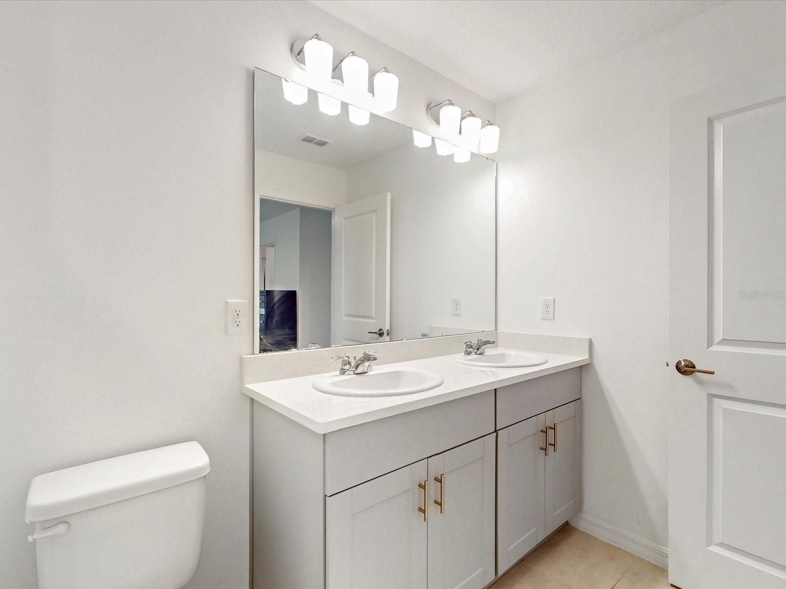 Image 15 of 24 For 3002 Canary Avenue