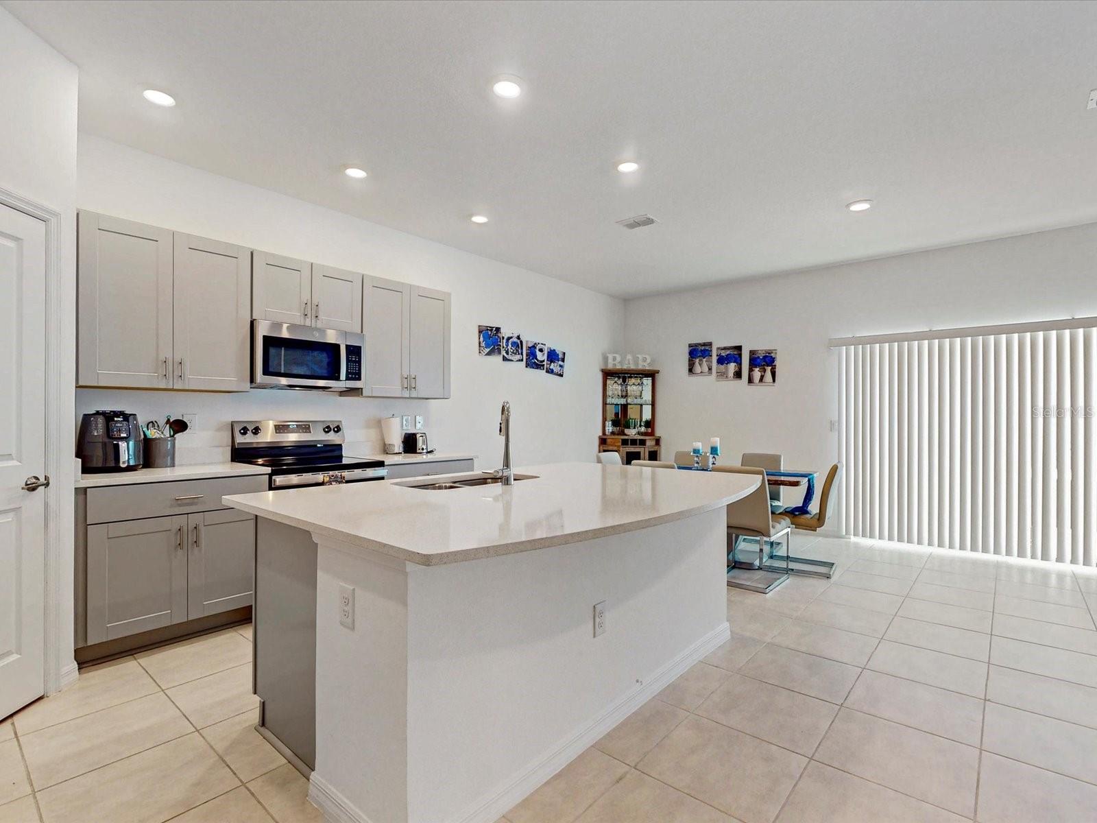 Image 3 of 24 For 3002 Canary Avenue