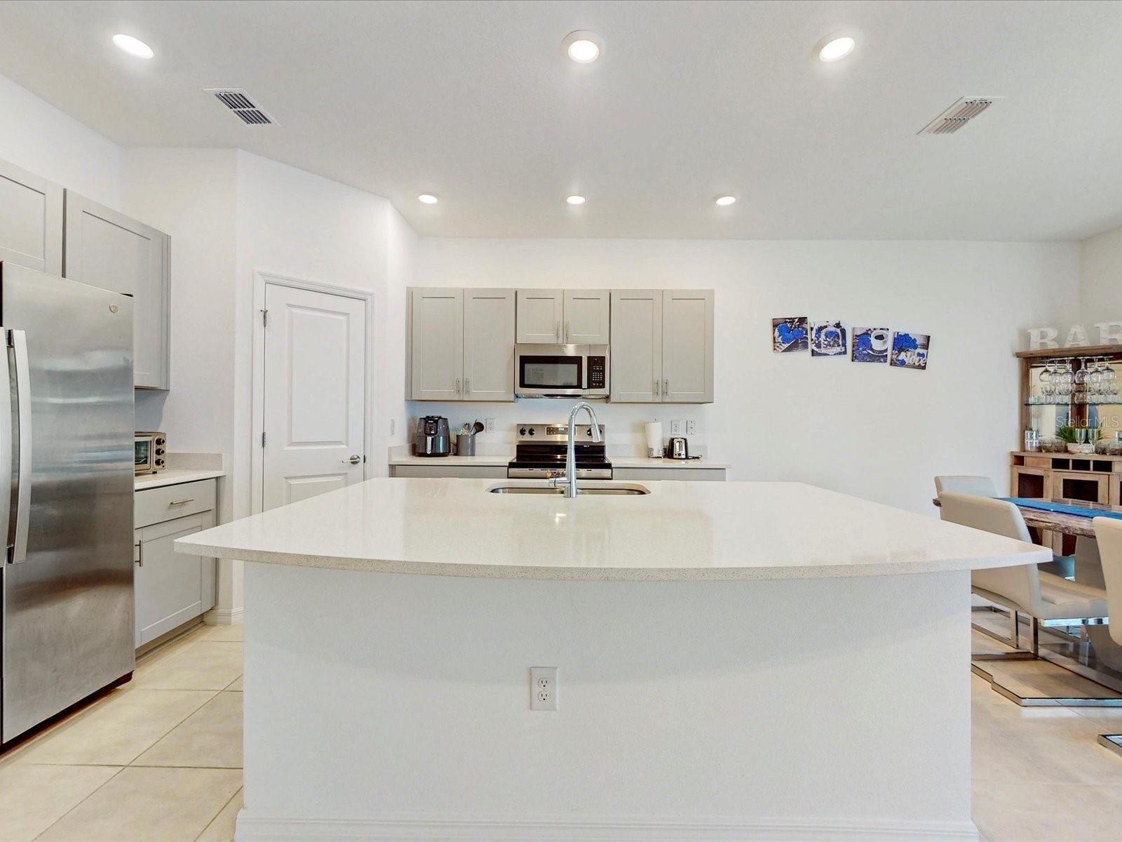 Image 4 of 24 For 3002 Canary Avenue