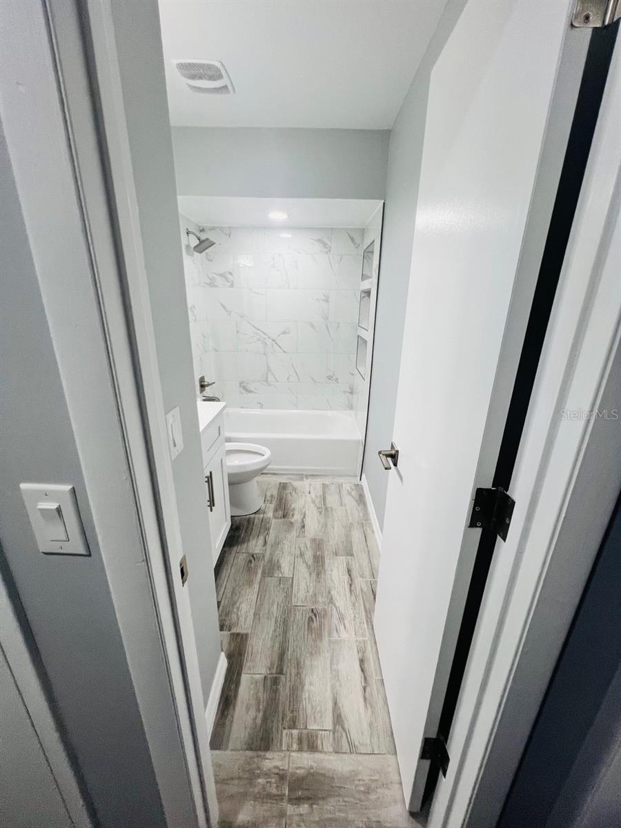 Image 16 of 21 For 2121 Whitewood Court