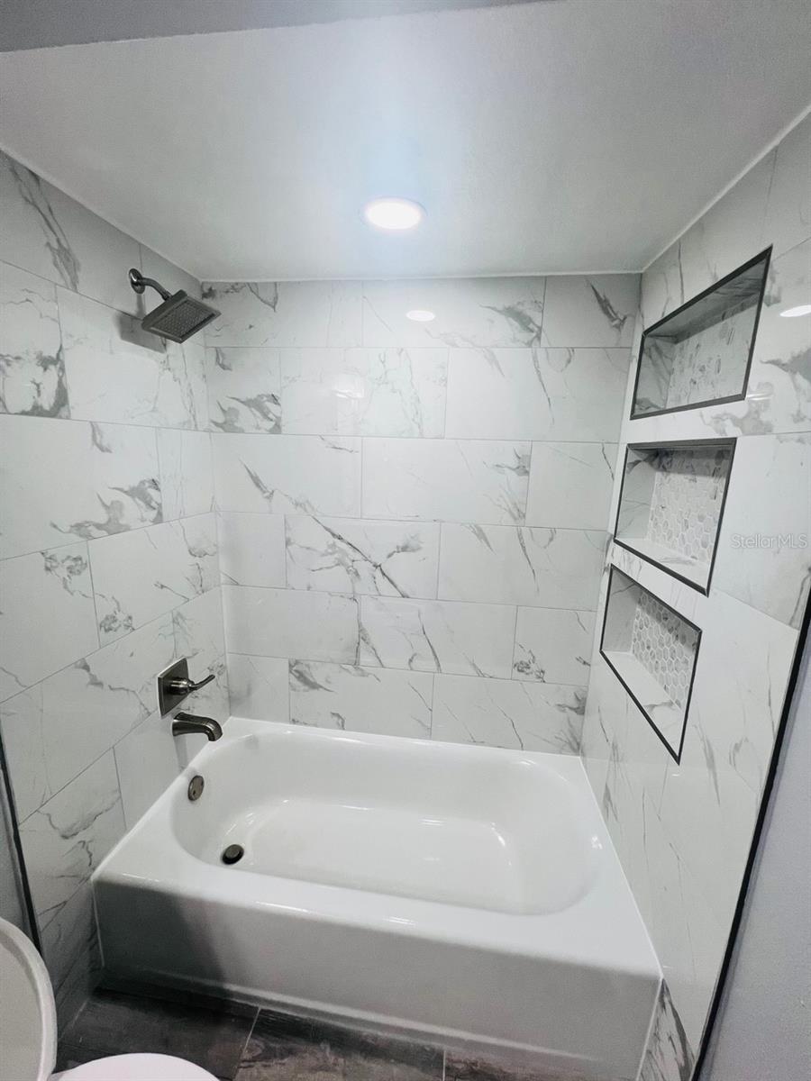 Image 18 of 21 For 2121 Whitewood Court